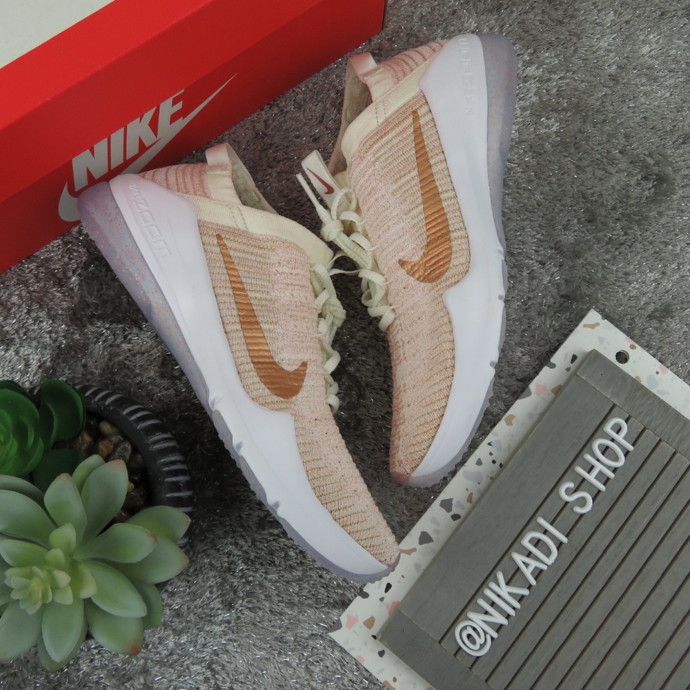 Nike Air Zoom Fearless Sneakers - Picture 2 of 5